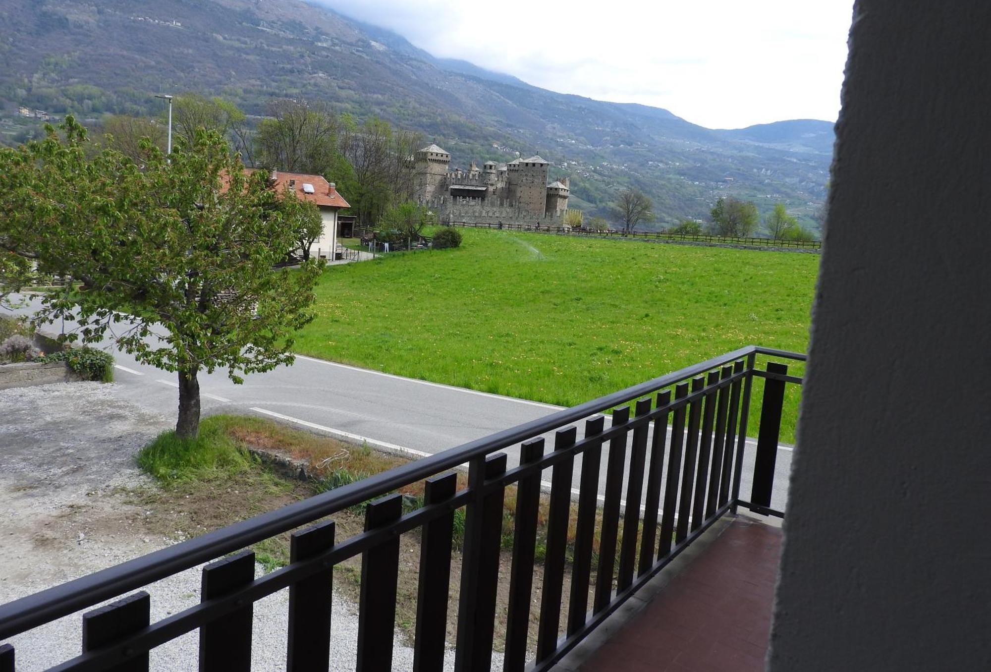 Vue Du Chateau Villa Fenis Buitenkant foto