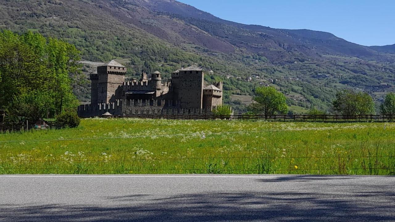Vue Du Chateau Villa Fenis Buitenkant foto