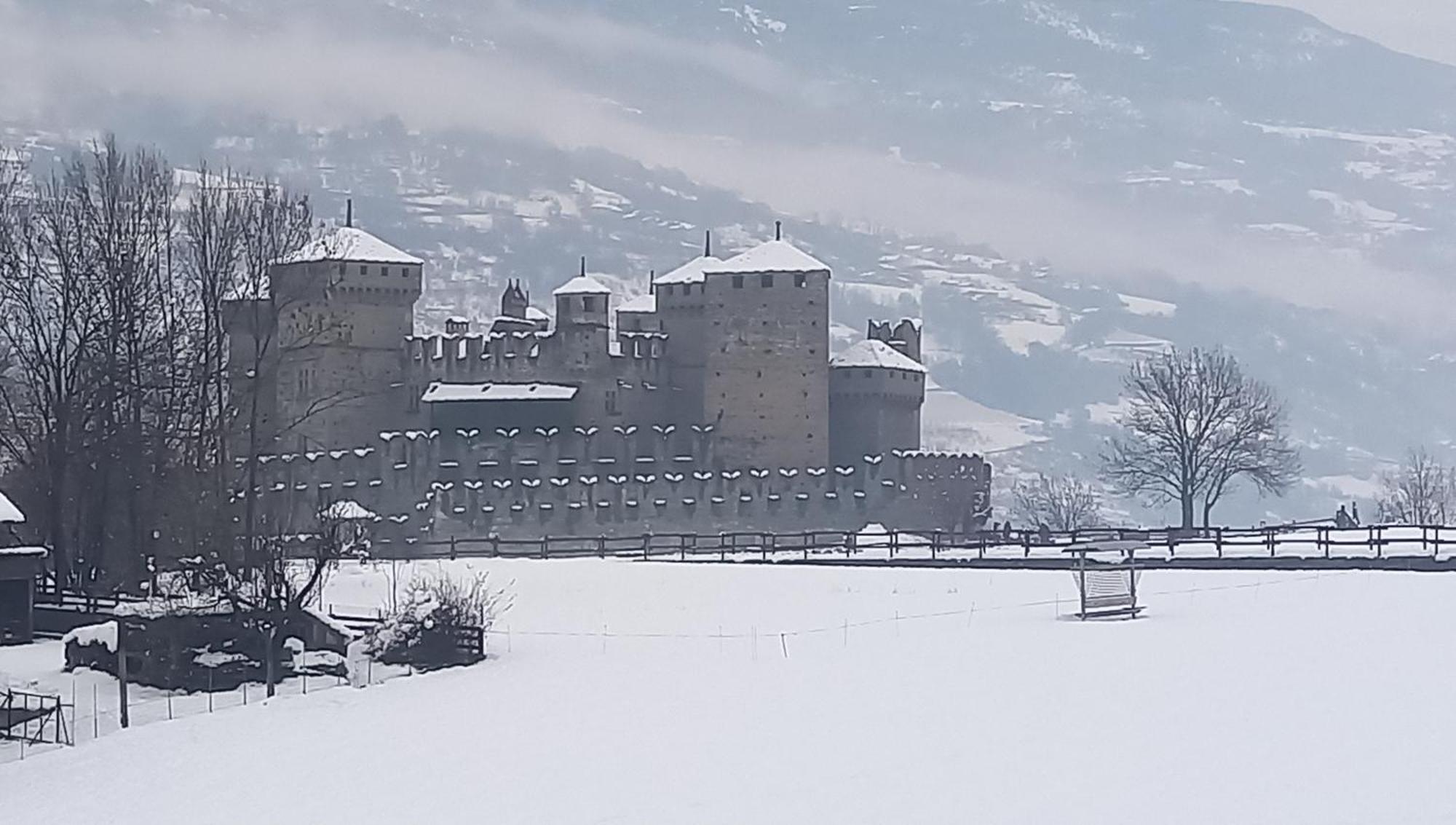 Vue Du Chateau Villa Fenis Buitenkant foto