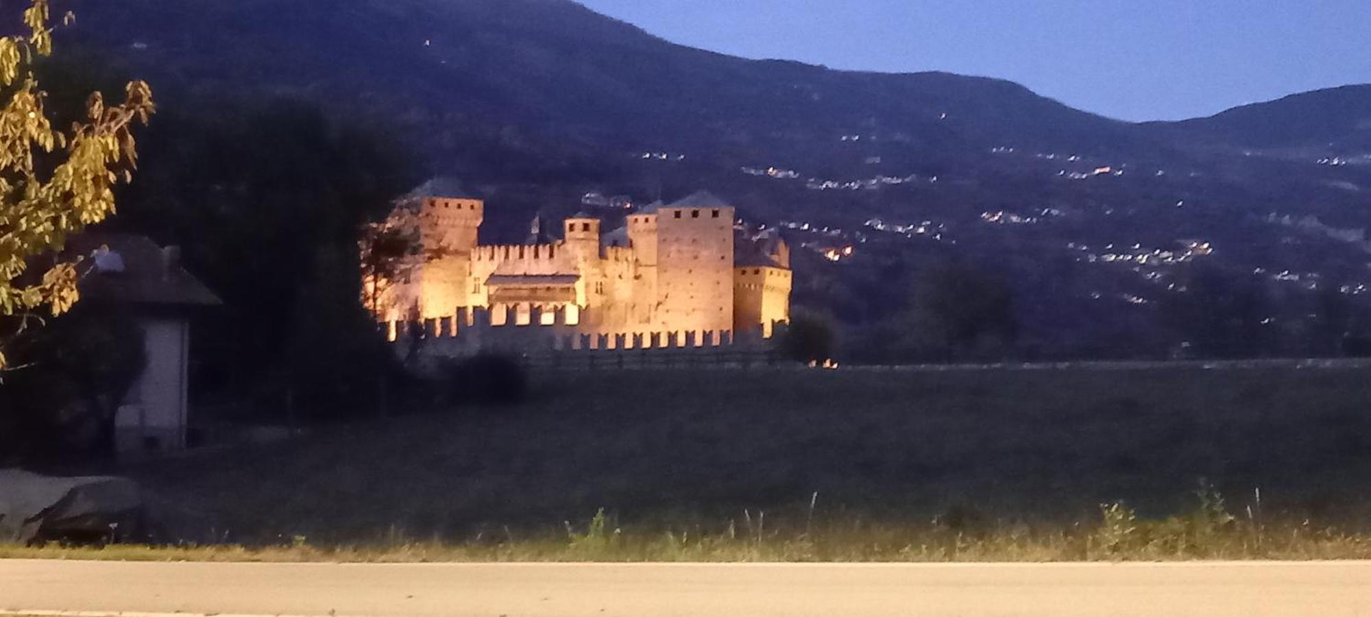 Vue Du Chateau Villa Fenis Buitenkant foto